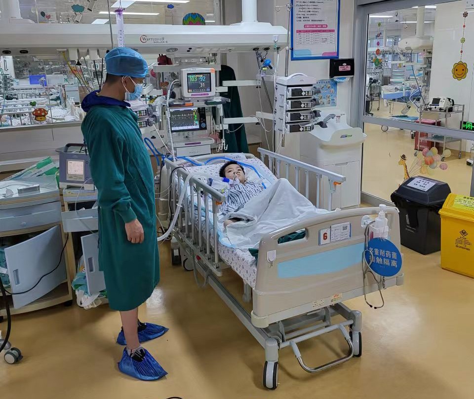 稻城县跨省救护车出租公司